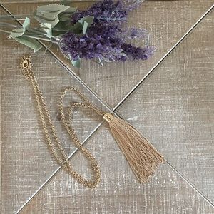 💜Sellers Fave 💜 Women’s gold tassel necklace